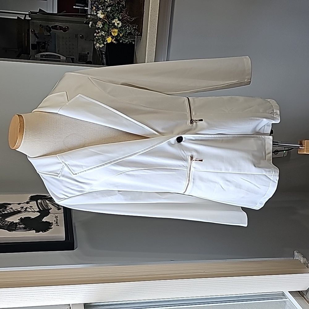 GENHOO WOMEN'S, blazer white 95% viscose, 5% spandex. Size large. Zipper…‎